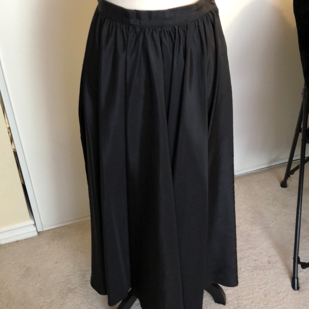 Women’s Full Skirt